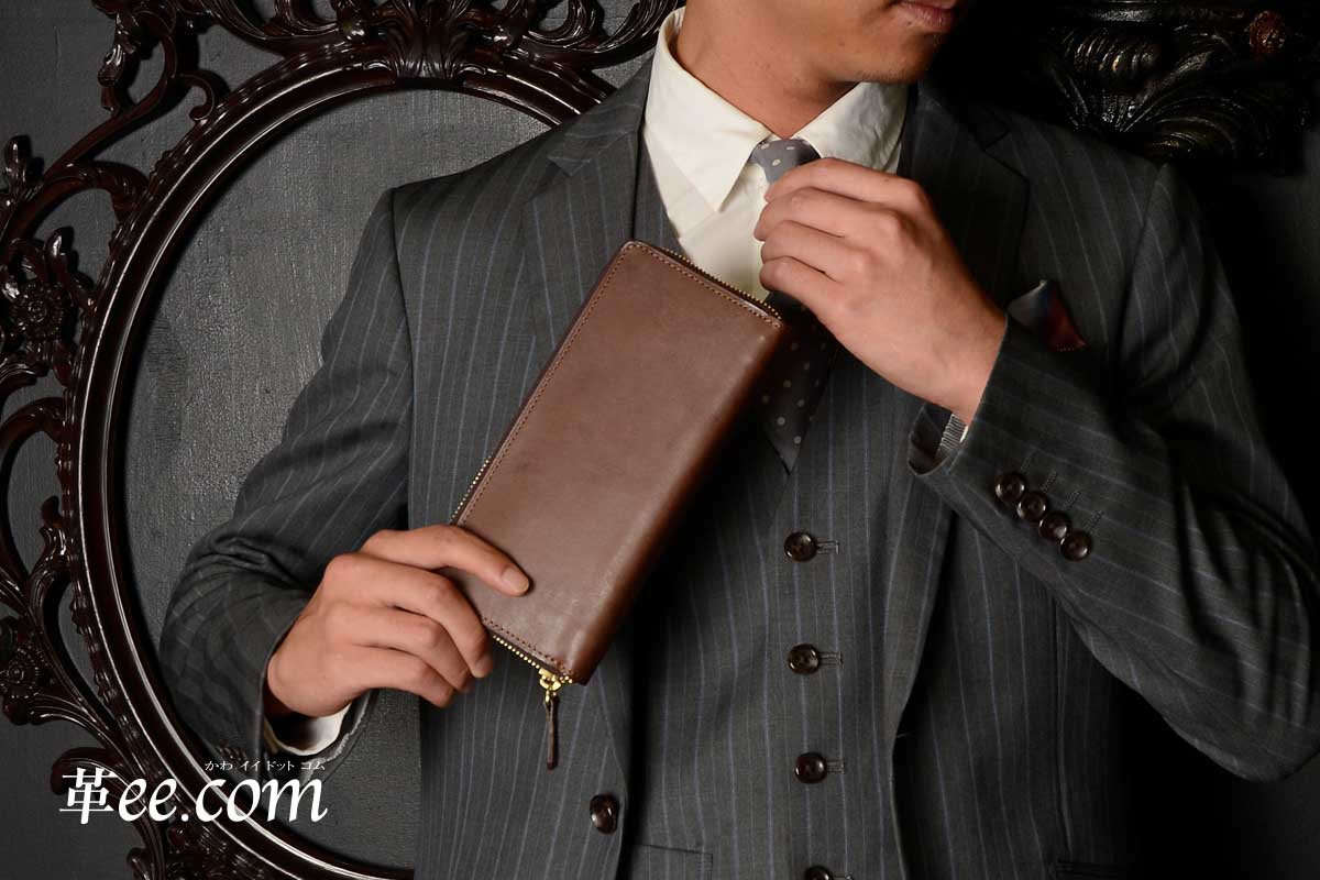 日本製のラウンドファスナー長財布は30代メンズのステイタス 上質な革で男を上げる コラム 失敗しない 革製品の選び方 革ee Com